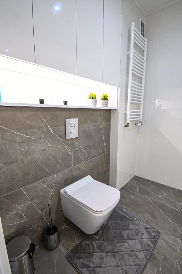 אוסטראודה Apartament Villa Park Przy Plazy Z Widokiem Na Jezioro, Taras 50 M2 מראה חיצוני תמונה